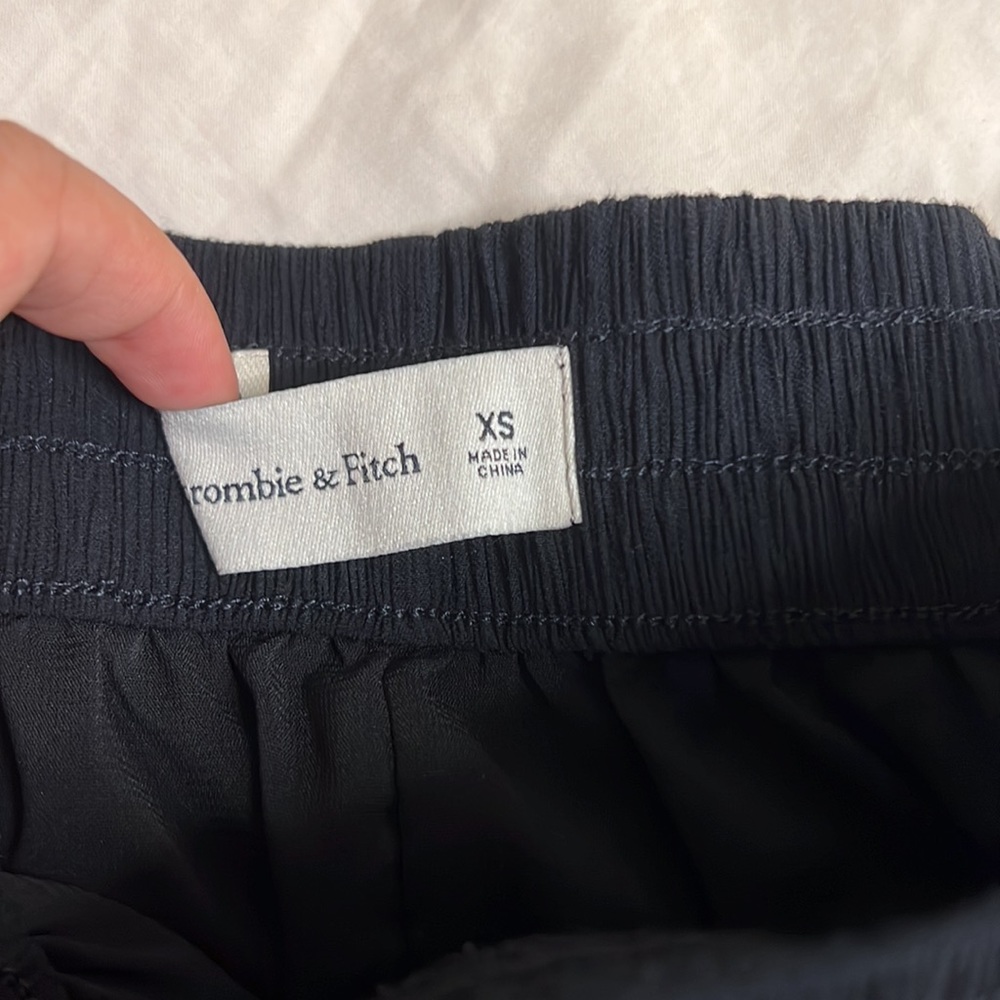 Hi-Rise Shorts - Picture 2 of 3